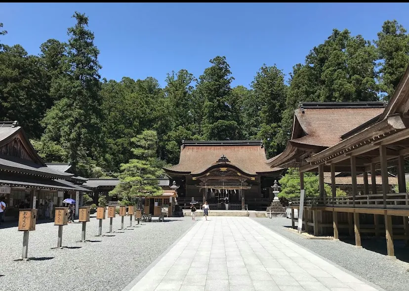 小國神社の古代の森と参道（静岡県周智郡・遠江国一之宮・癒やしと調和）